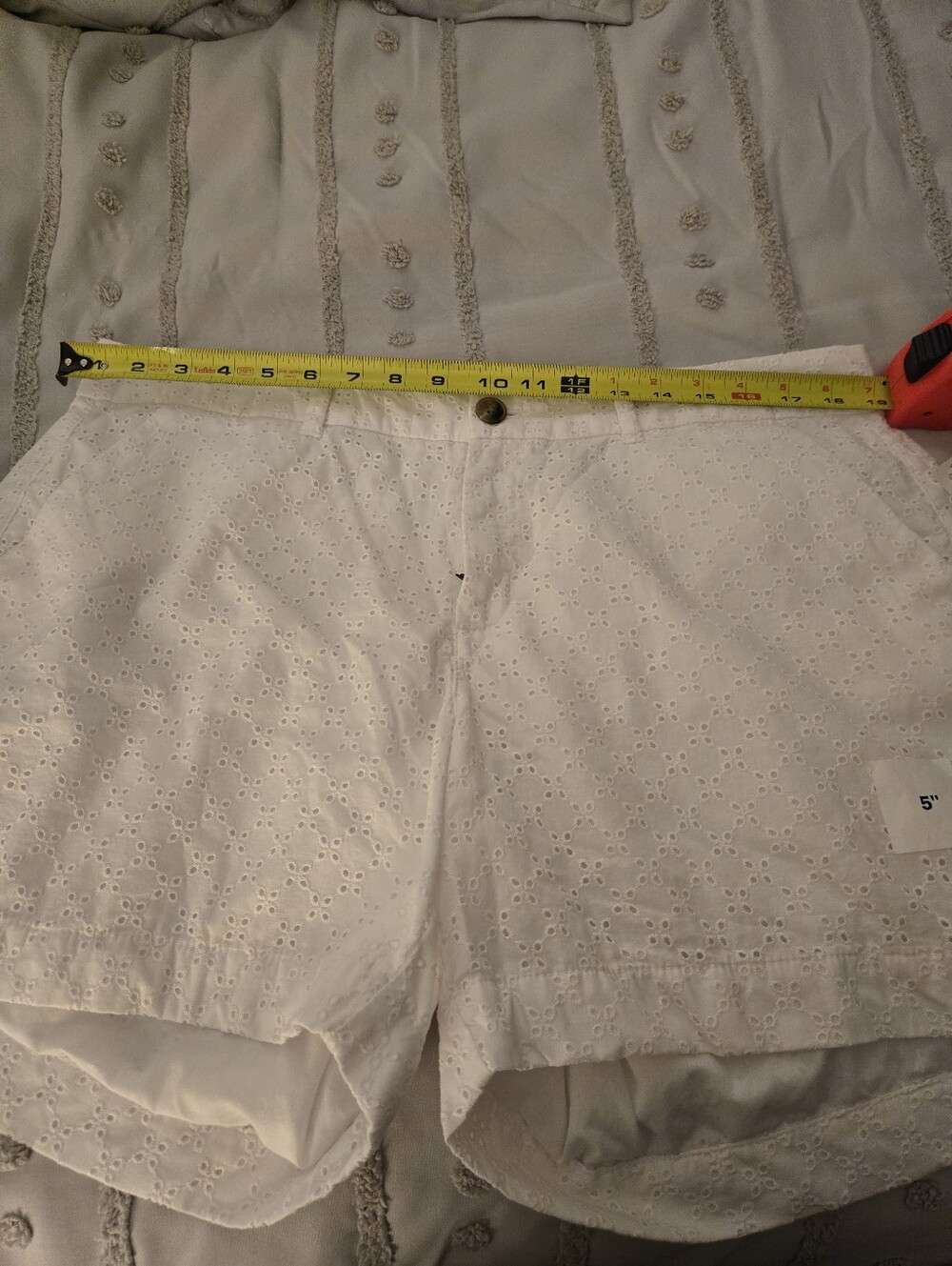 Old Navy White Eyelet High-Rise Everyday Shorts - Picture 5 of 8